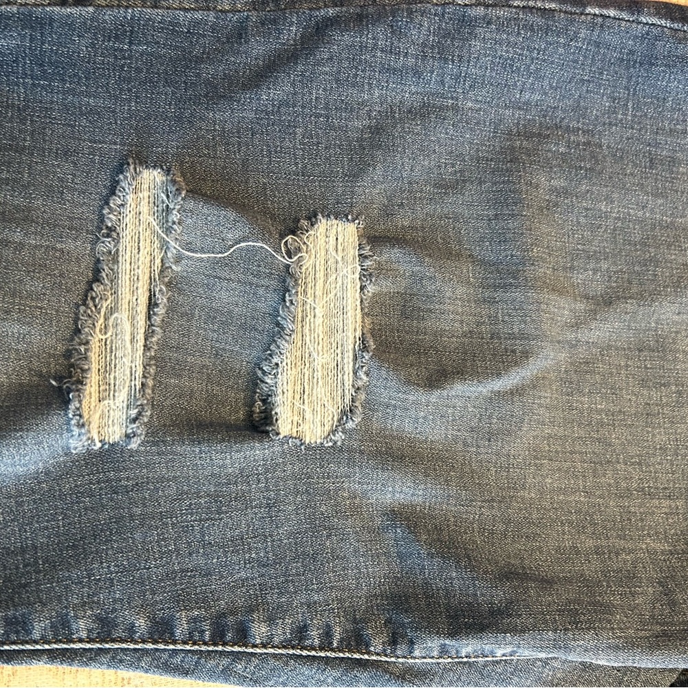 Levi's Women’s Distressed Boyfriend Jeans - Picture 5 of 6